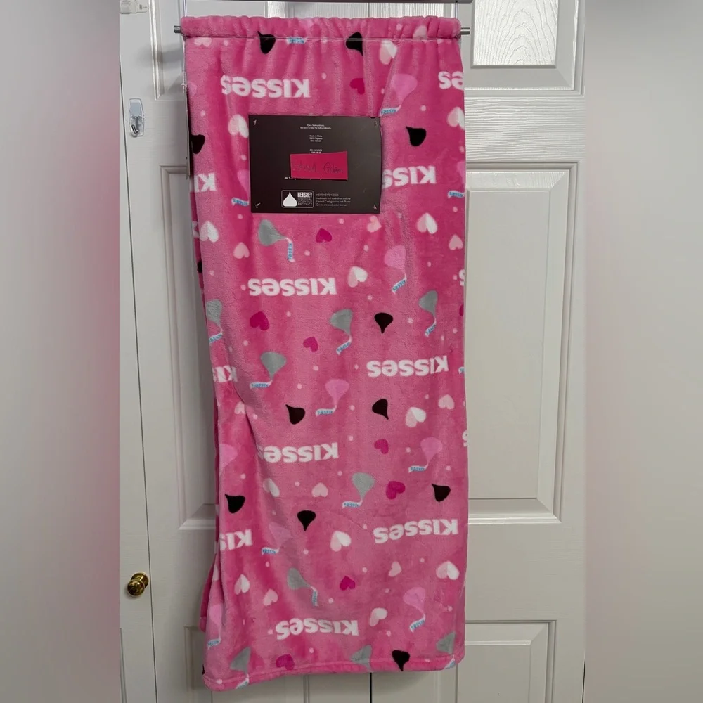 Hershey Kisses Pink Heart Pattern Throw Blanket
